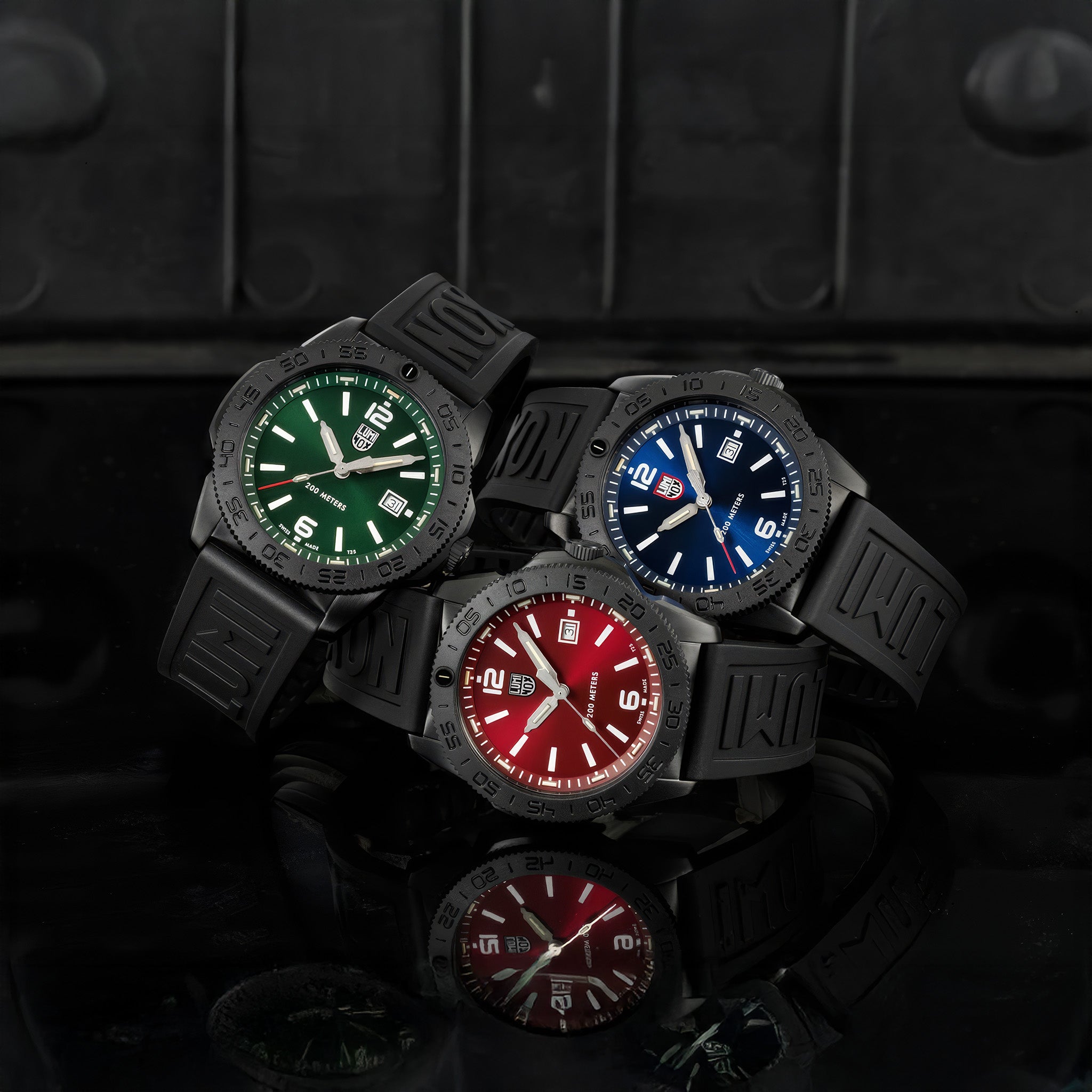 XS.3135.B Pacific Diver Dive Watch | 44 mm | Crimson Surge