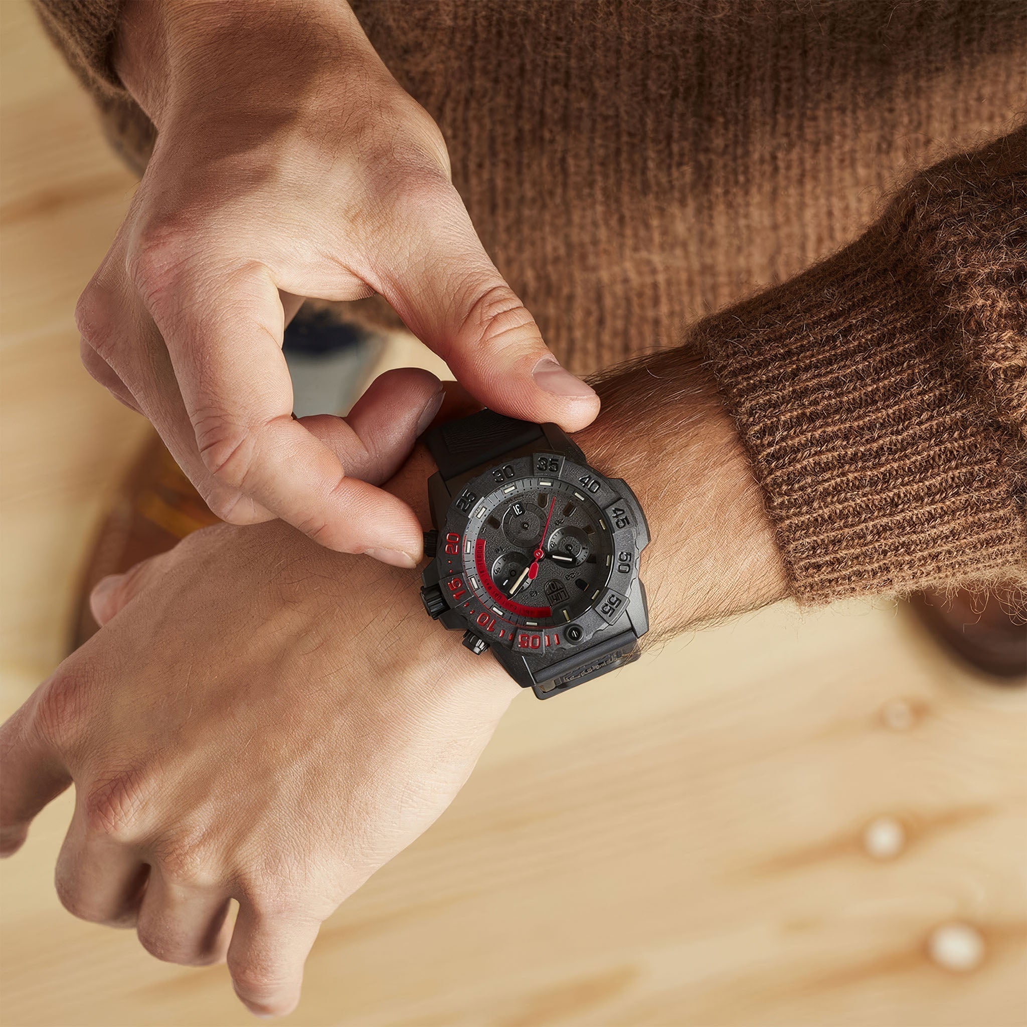 XS.3581.EY Navy Seal Chronograph Military Dive Watch | Siyah/Kırmızı