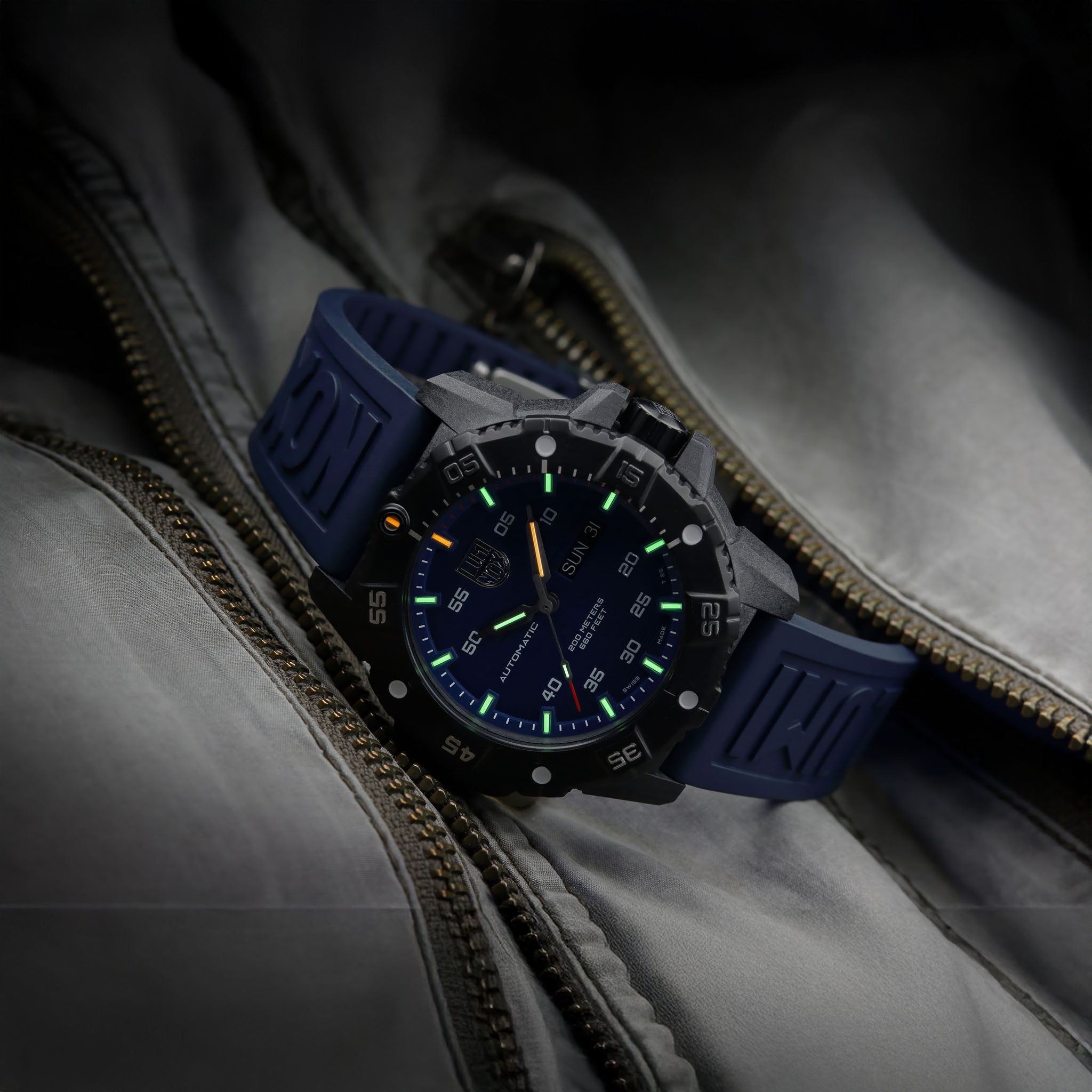 XS.3863 Master Carbon Seal Automatic Dive Watch | Navy