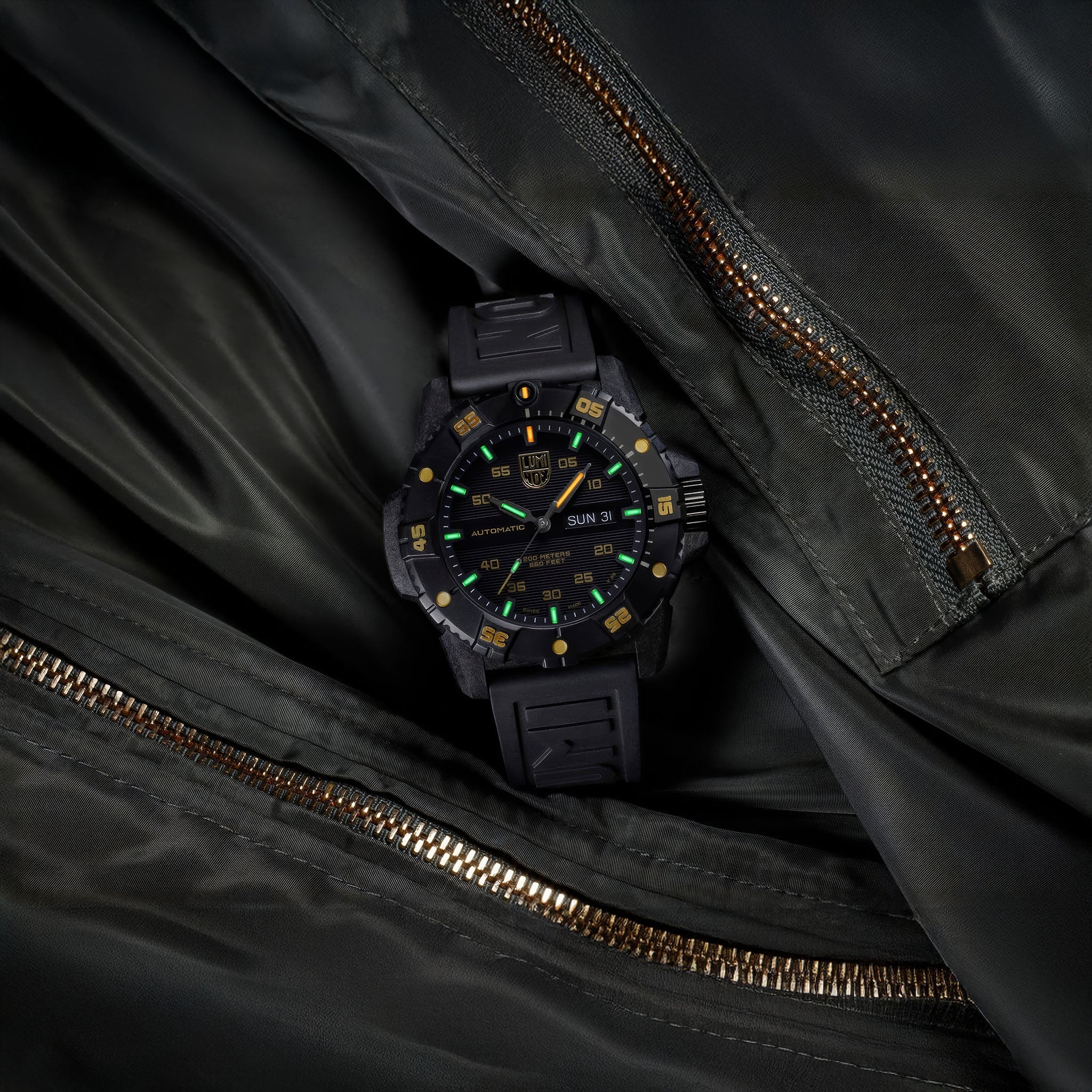 XS.3865 Master Carbon Seal Automatic Dive Watch | Gold | Limited Edition