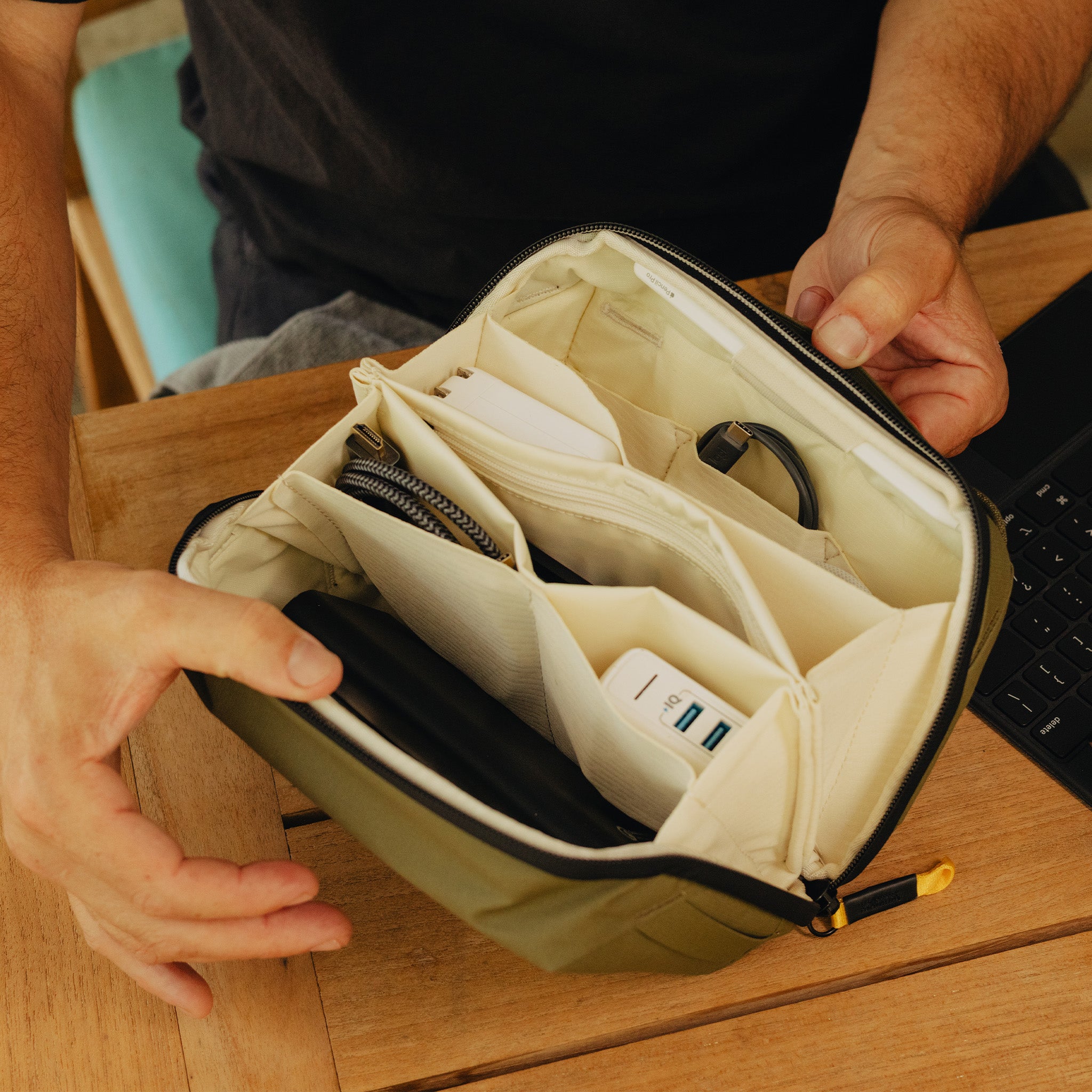 Tech Pouch Düzenleyici Çanta | Small | Kelp