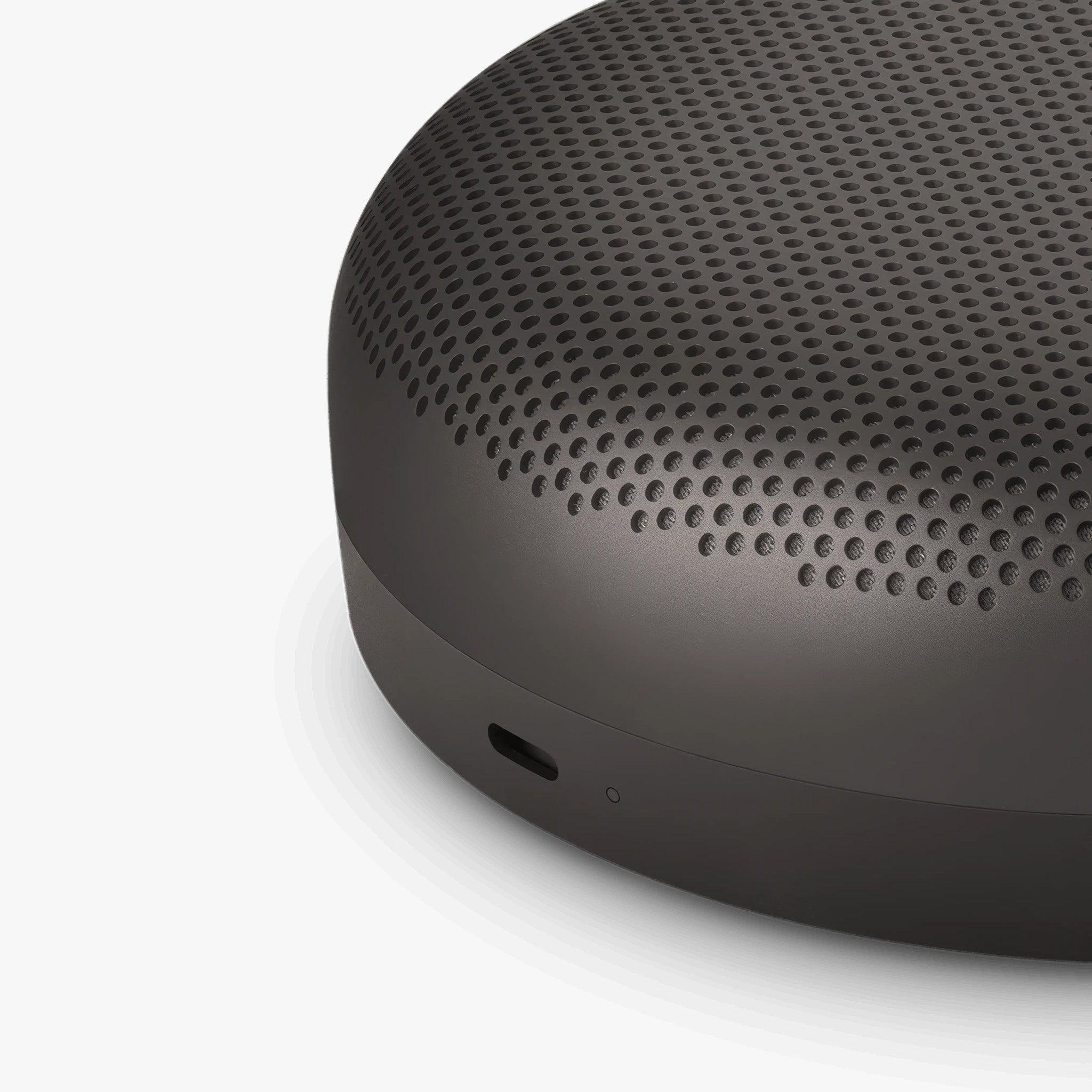 Beosound A1 3. Nesil Su Geçirmez Taşınabilir Bluetooth Hoparlör | Warm Granite