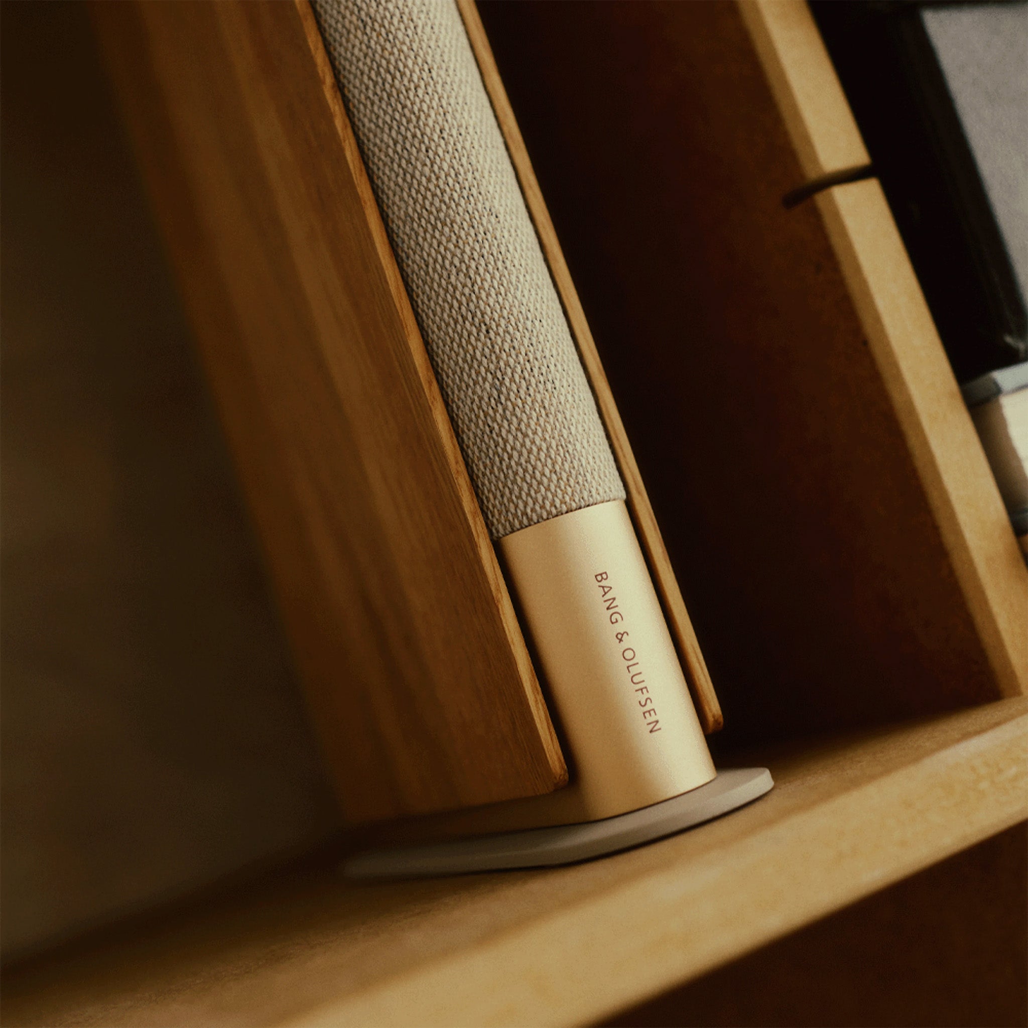 Beosound Emerge Multiroom Hoparlör | Gold Tone