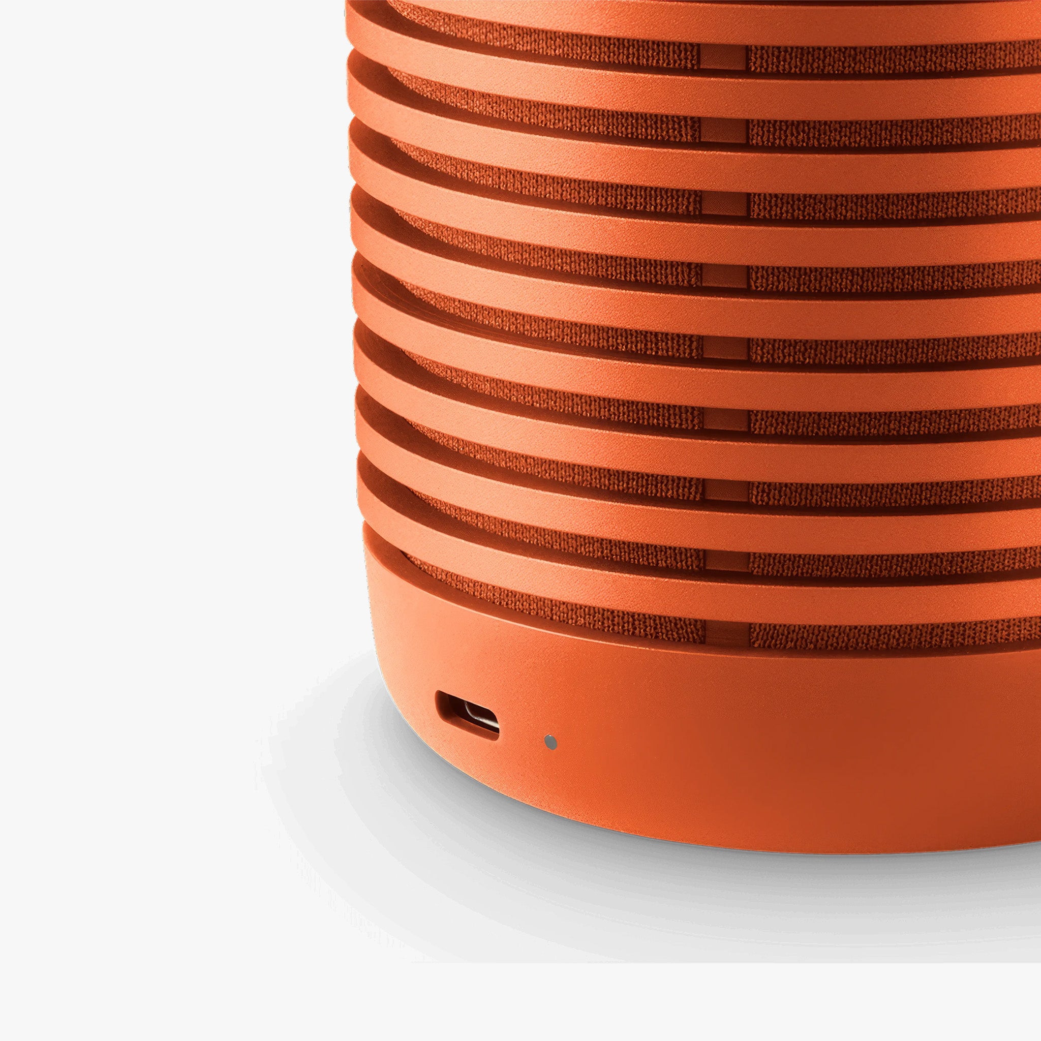 Beosound Explore Suya Dayanıklı Taşınabilir Bluetooth Hoparlör | Bonfire Orange