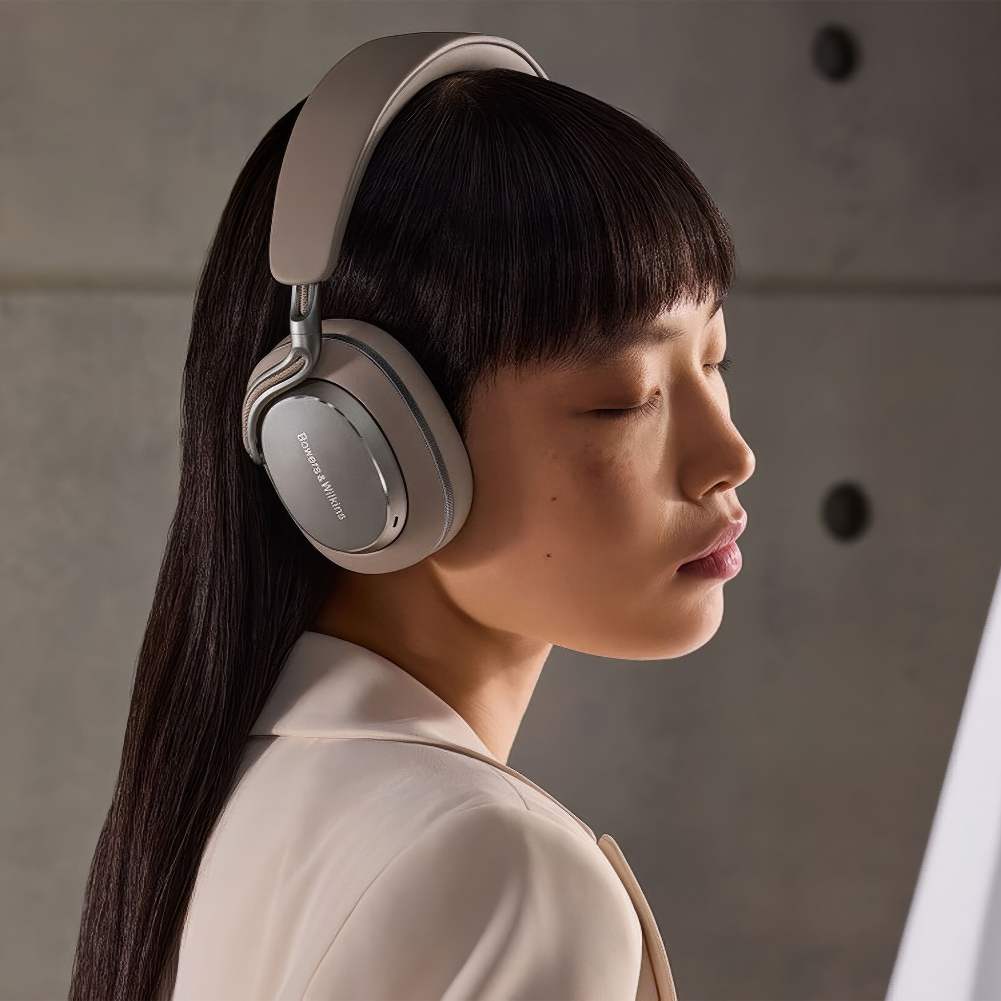 Bowers & Wilkins PX8 S2 Over-Ear Wireless Headphones | Onyx Black
