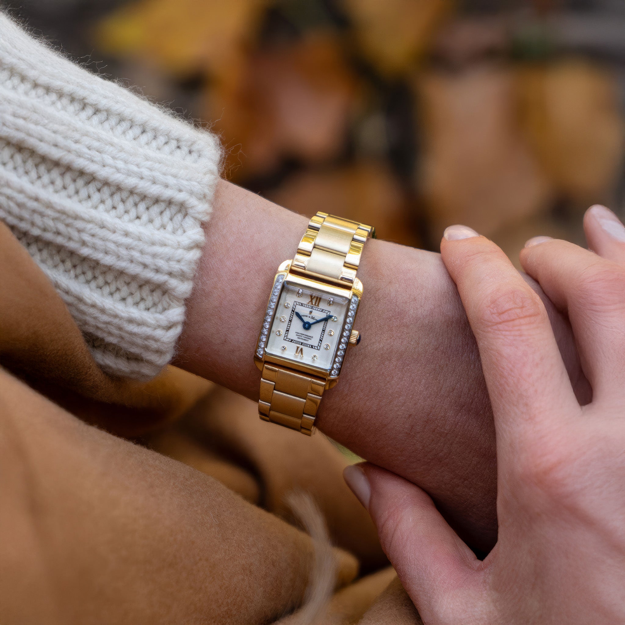 Emily | 22 x 19 mm | Gold-tone White dial with stones