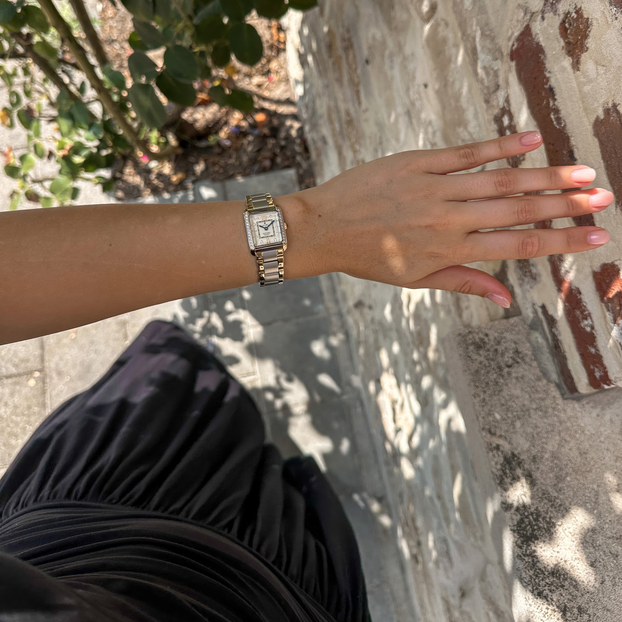 Emily | 22 x 19 mm | Silver-Gold White dial with stones