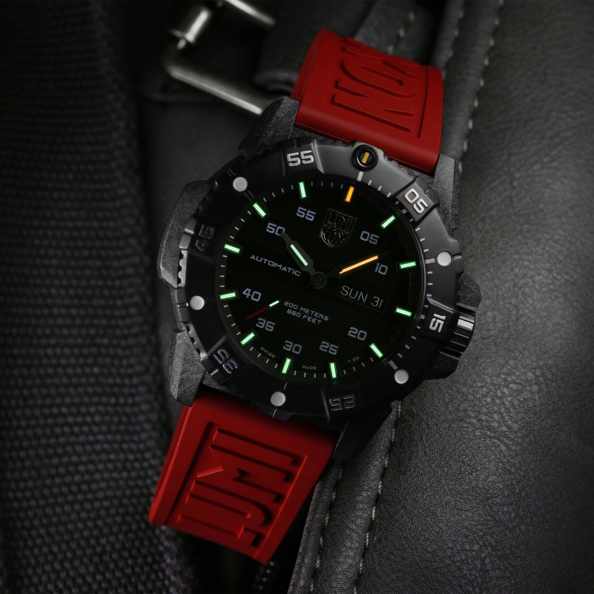 XS.3875 Master Carbon Seal Automatic Dive Watch | Kırmızı