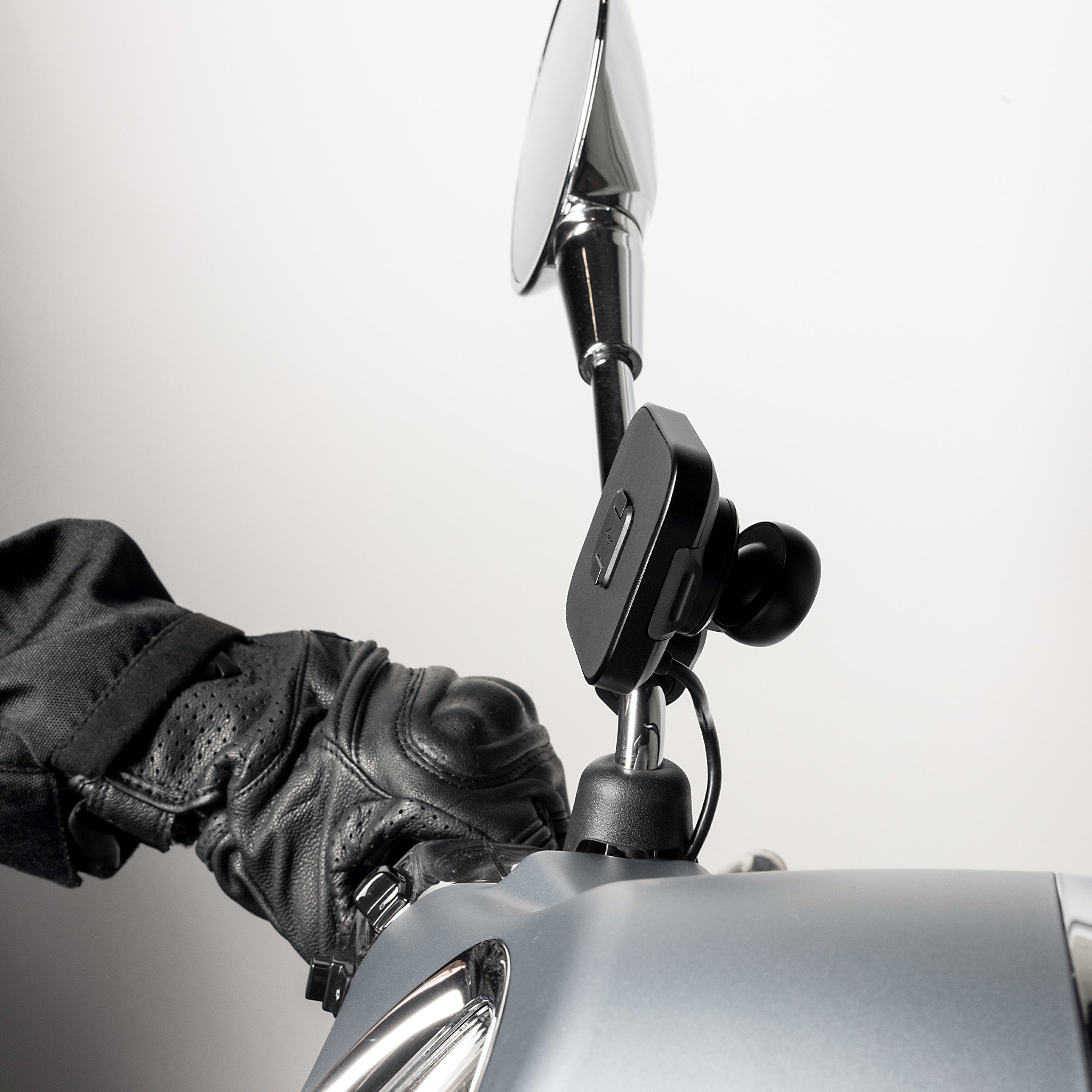 Motorcycle Mirror Mount - Charging (Locking, Qi2) | Telefon Tutucu