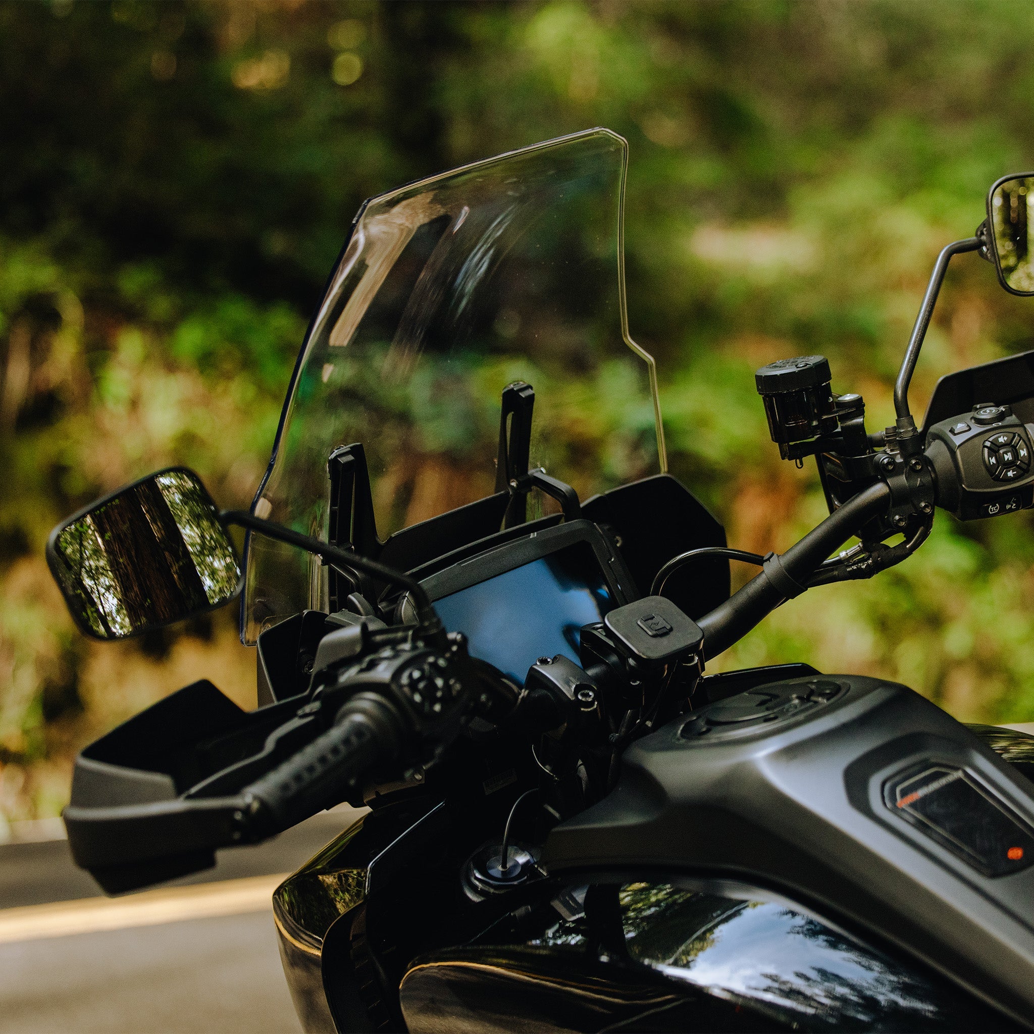 Motorcycle Bar Mount - Charging (Locking, Qi2) | Telefon Tutucu