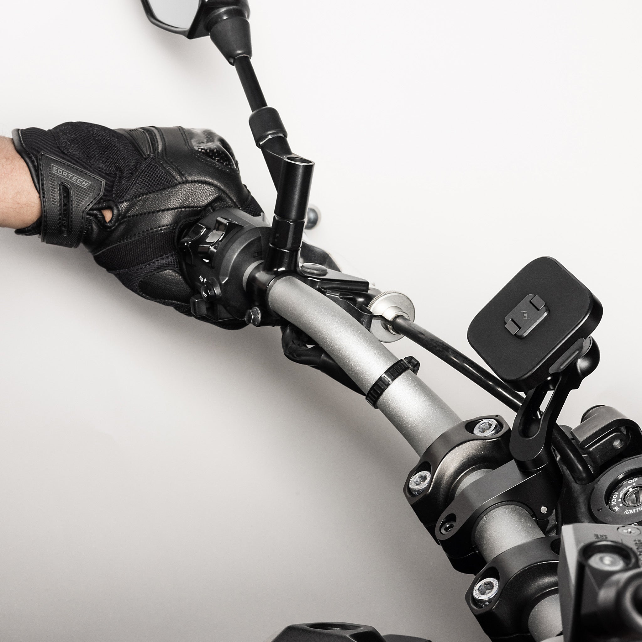 Motorcycle Bar Mount - Charging (Locking, Qi2) | Telefon Tutucu