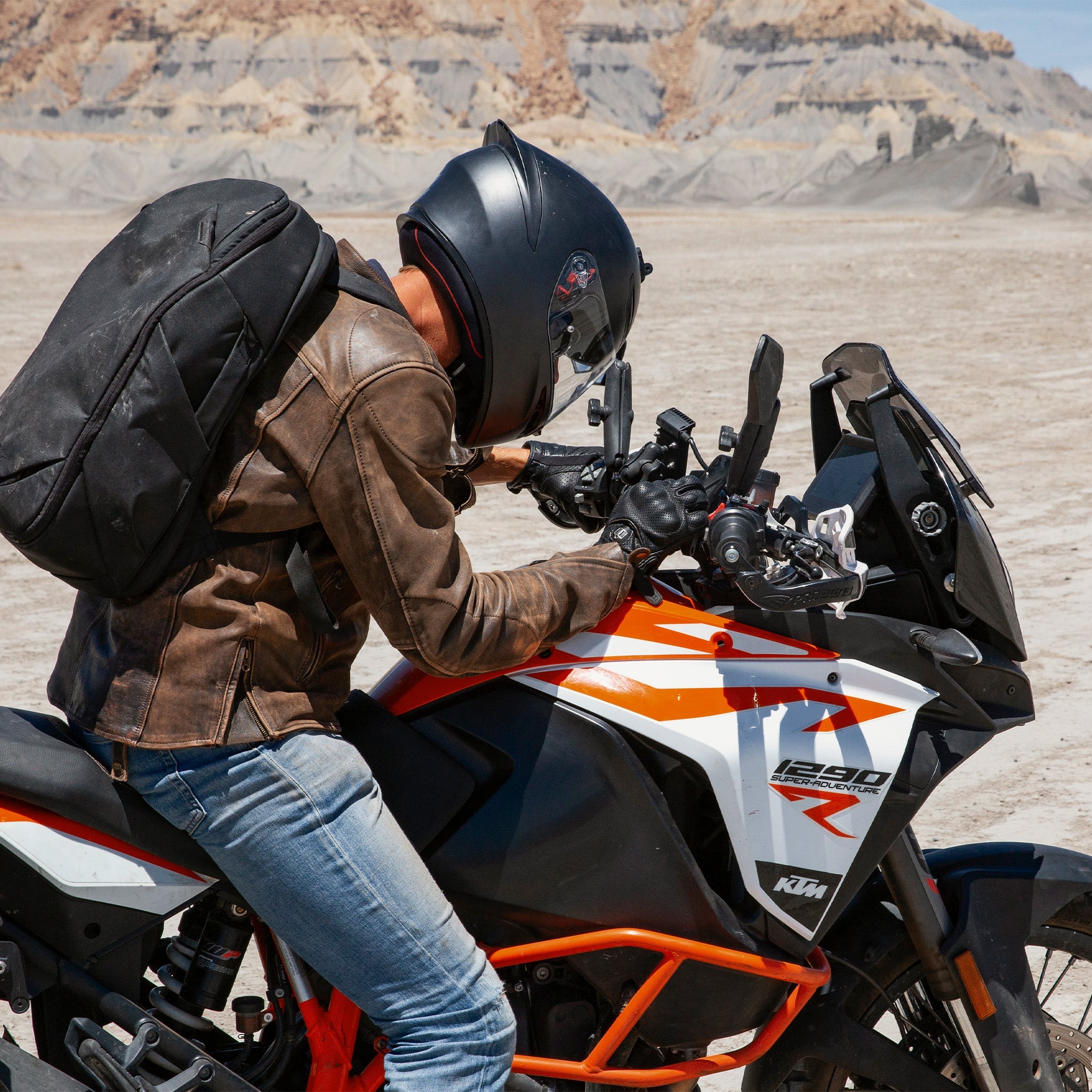 Motorcycle Bar Mount - Charging (Locking, Qi2) | Telefon Tutucu