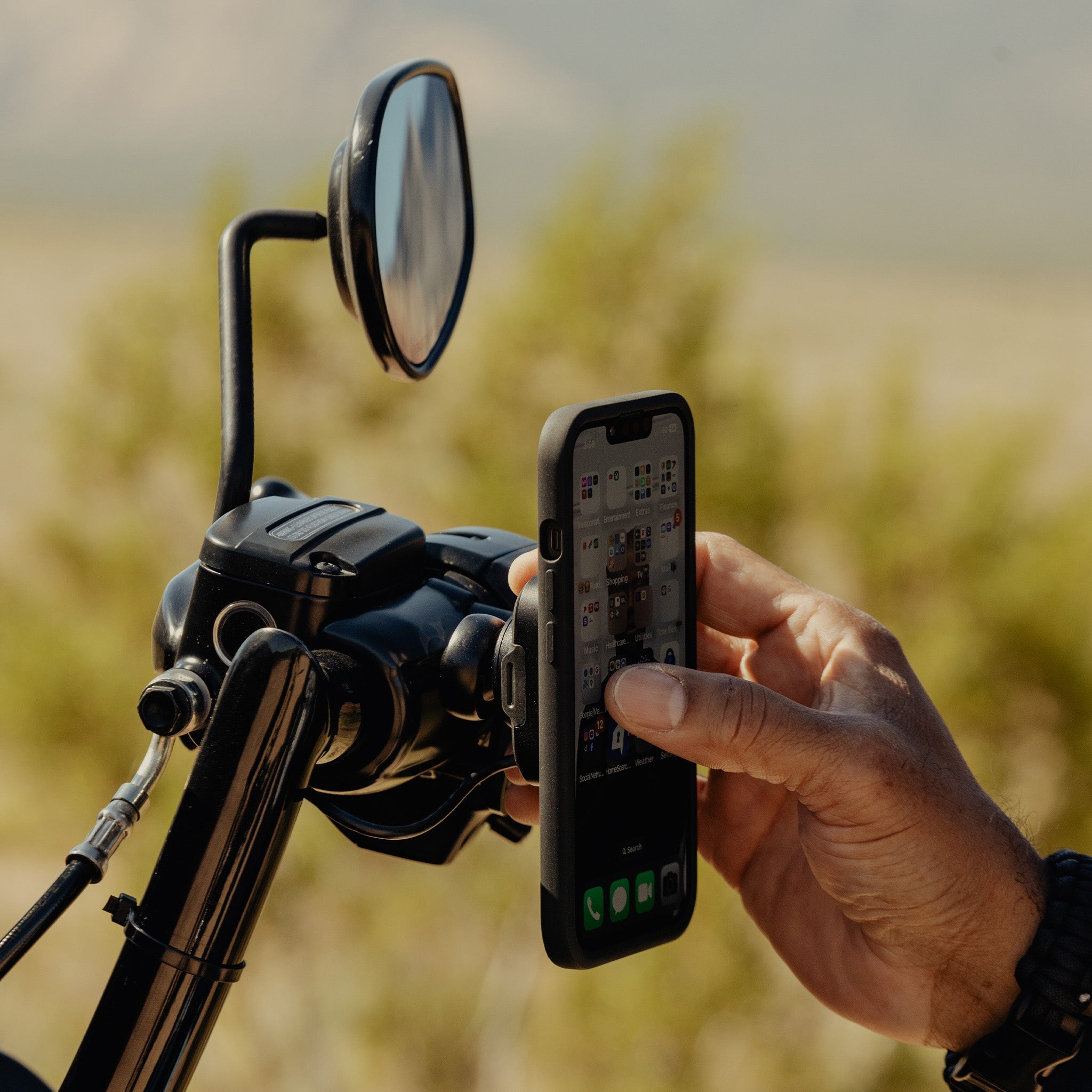 Motorcycle Brake/Clutch Mount - Charging (Locking, Qi2) | Telefon Tutucu