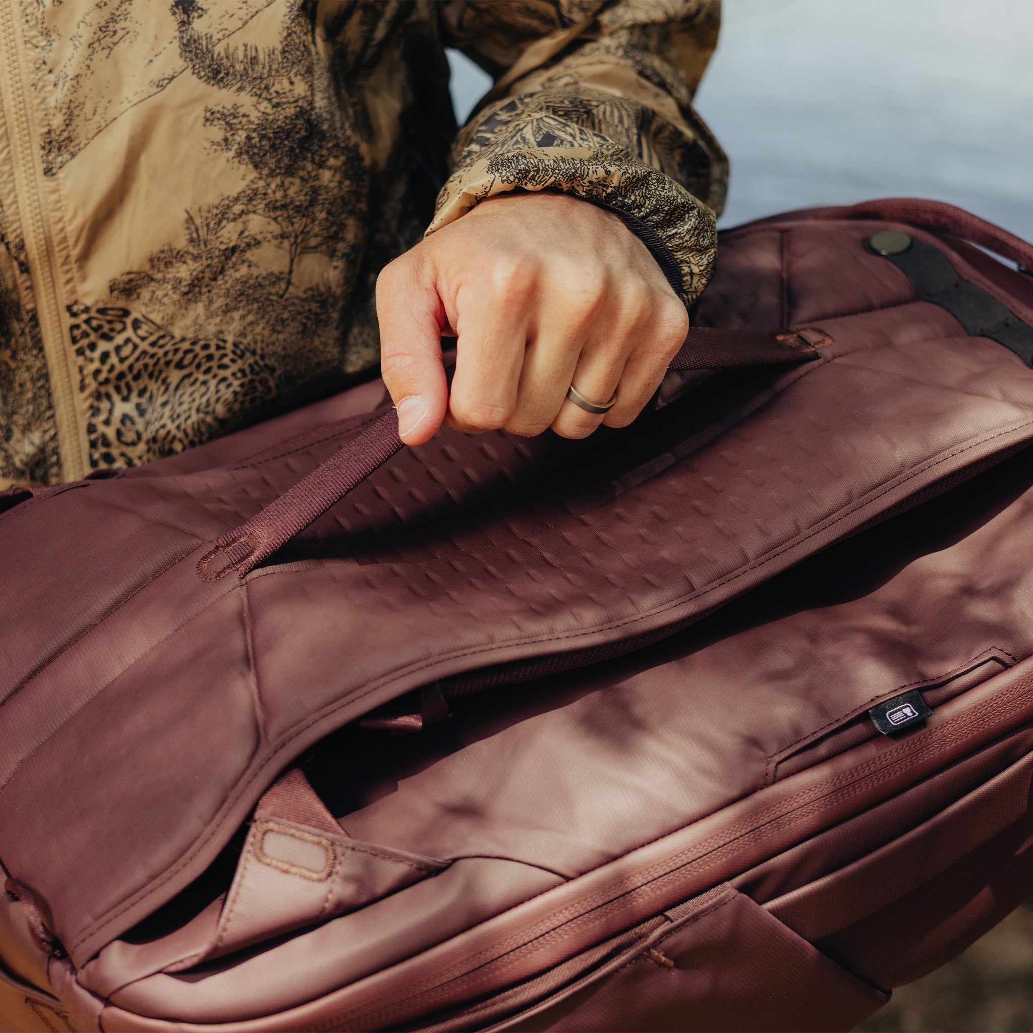 Peak Design Travel Backpack 30L Eclipse – Genişleyebilen Yapı