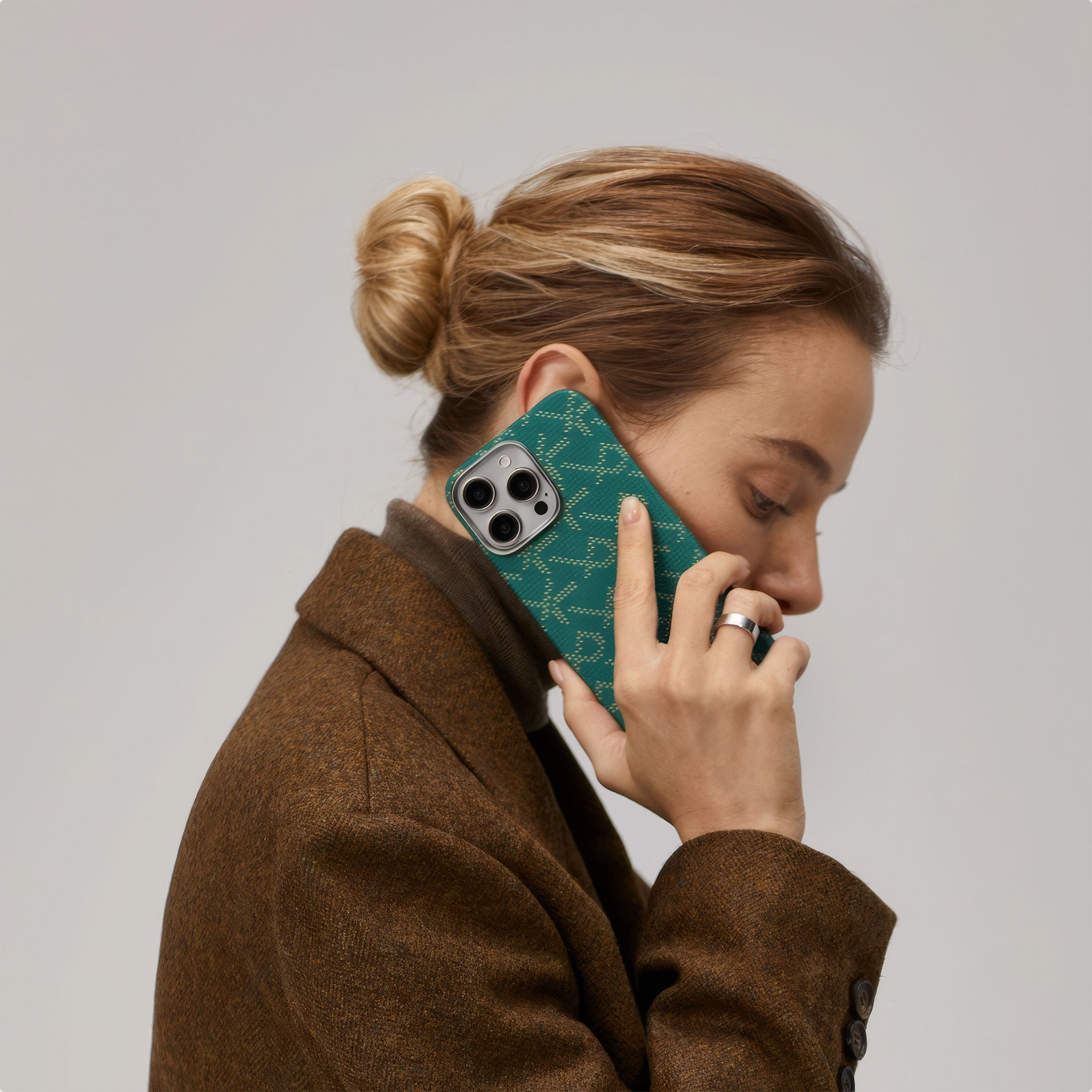 iPhone 16 Pro Max Edge Case | PITAKA Monogram Gold/Green